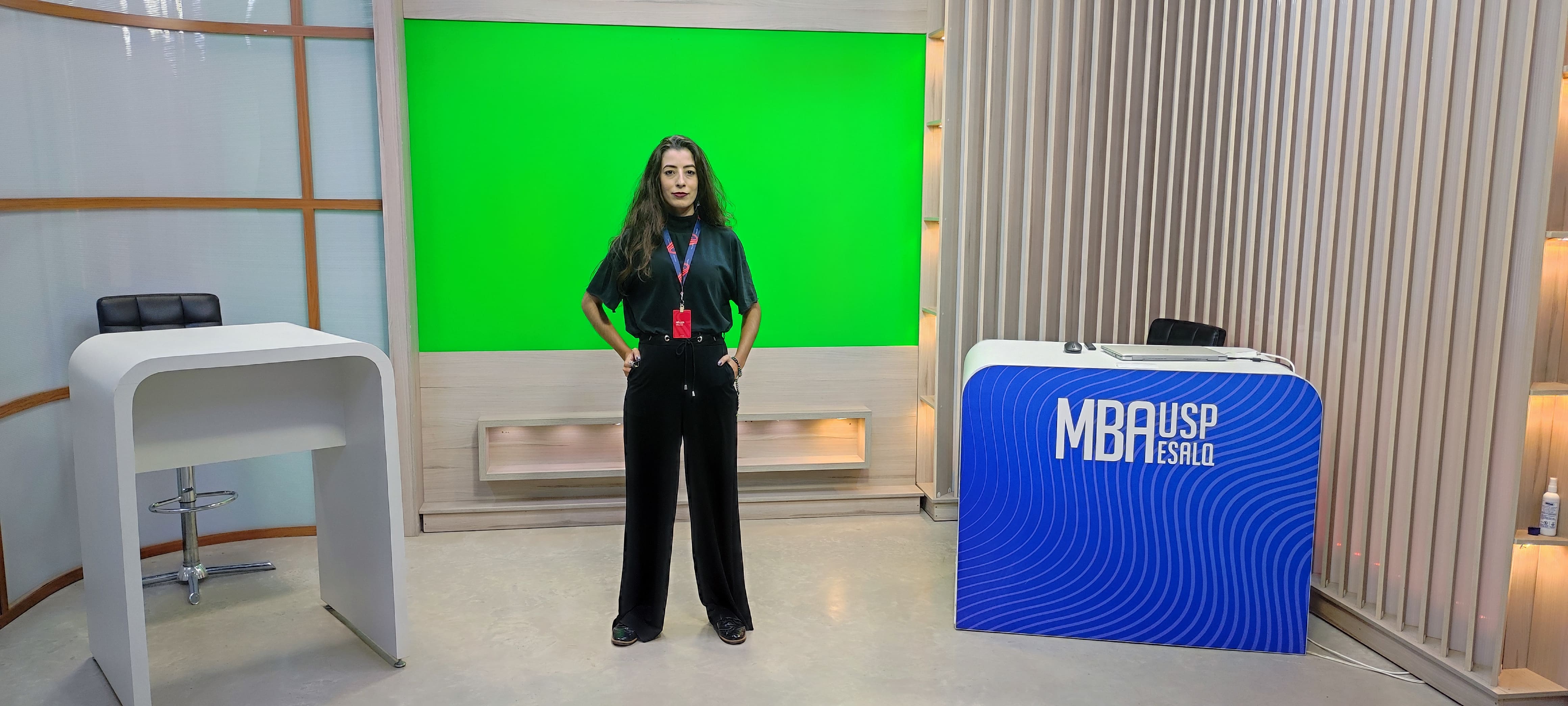 Preparada para entrar em cena! Bastidores da transmissão do MBA USP ESALQ