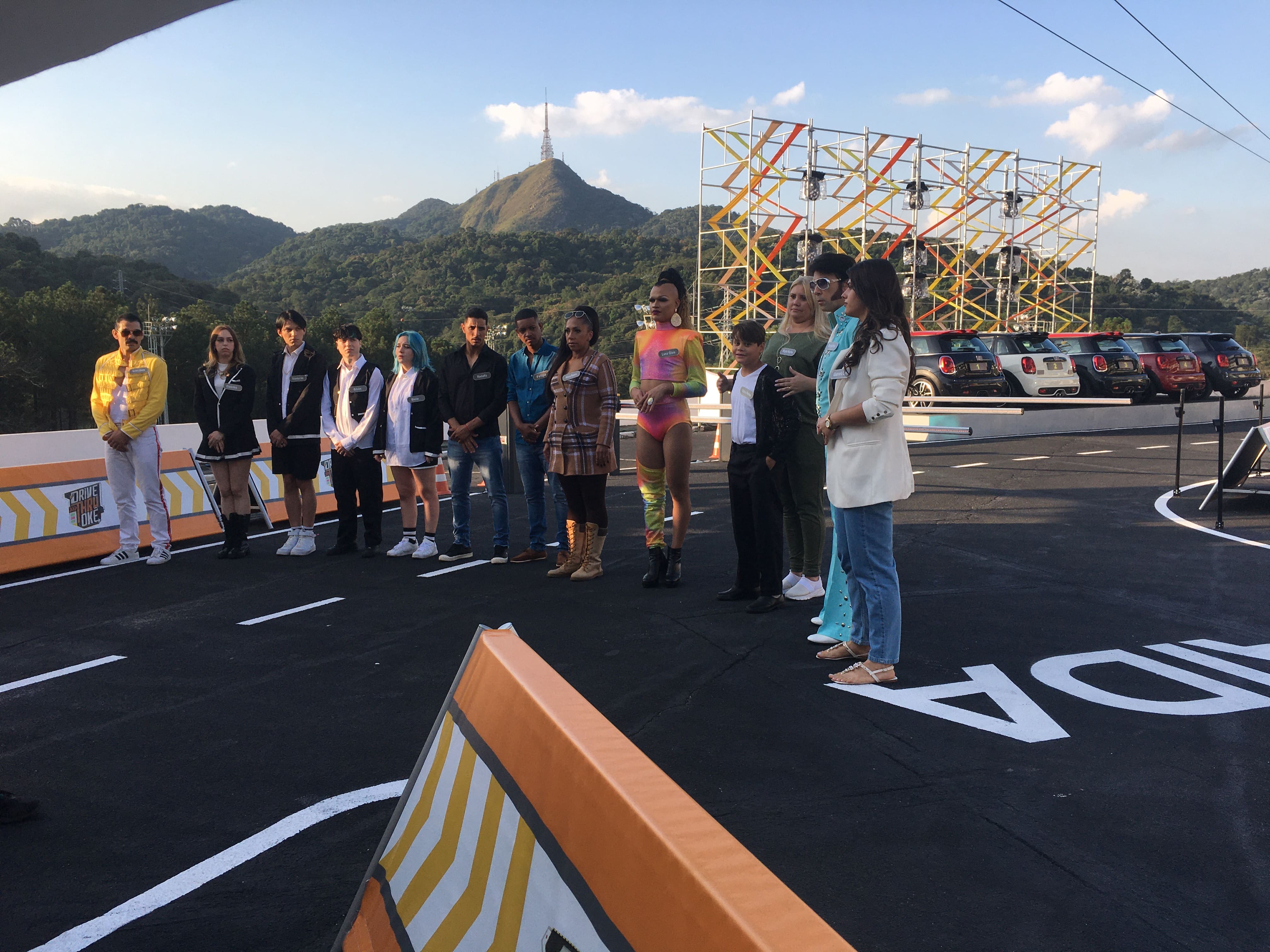 Uma pista, mil histórias — cada olhar carrega a coragem de competir.