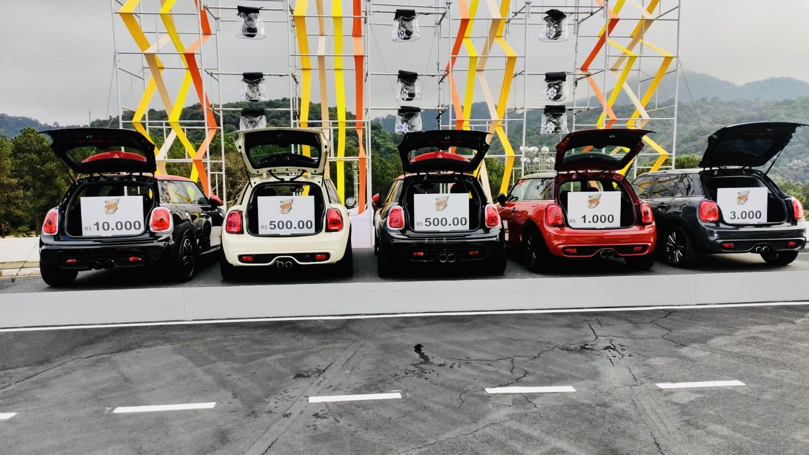 Na corrida pela sorte, cada porta-malas esconde um prêmio e uma surpresa!